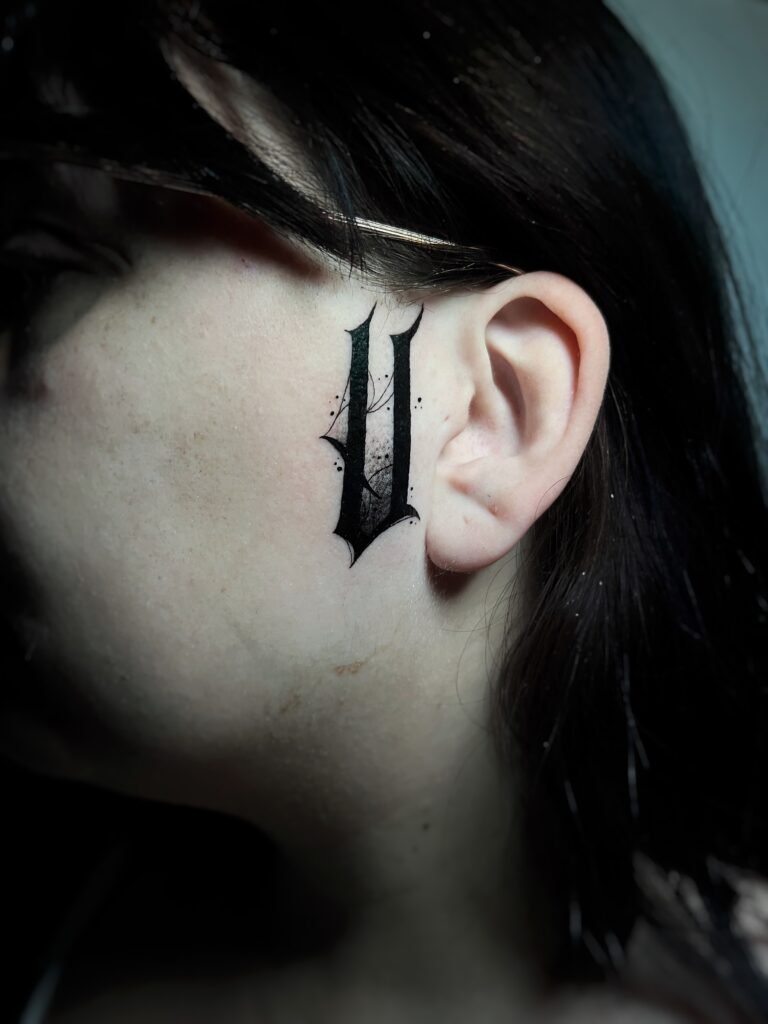 Tatuaje en la patilla